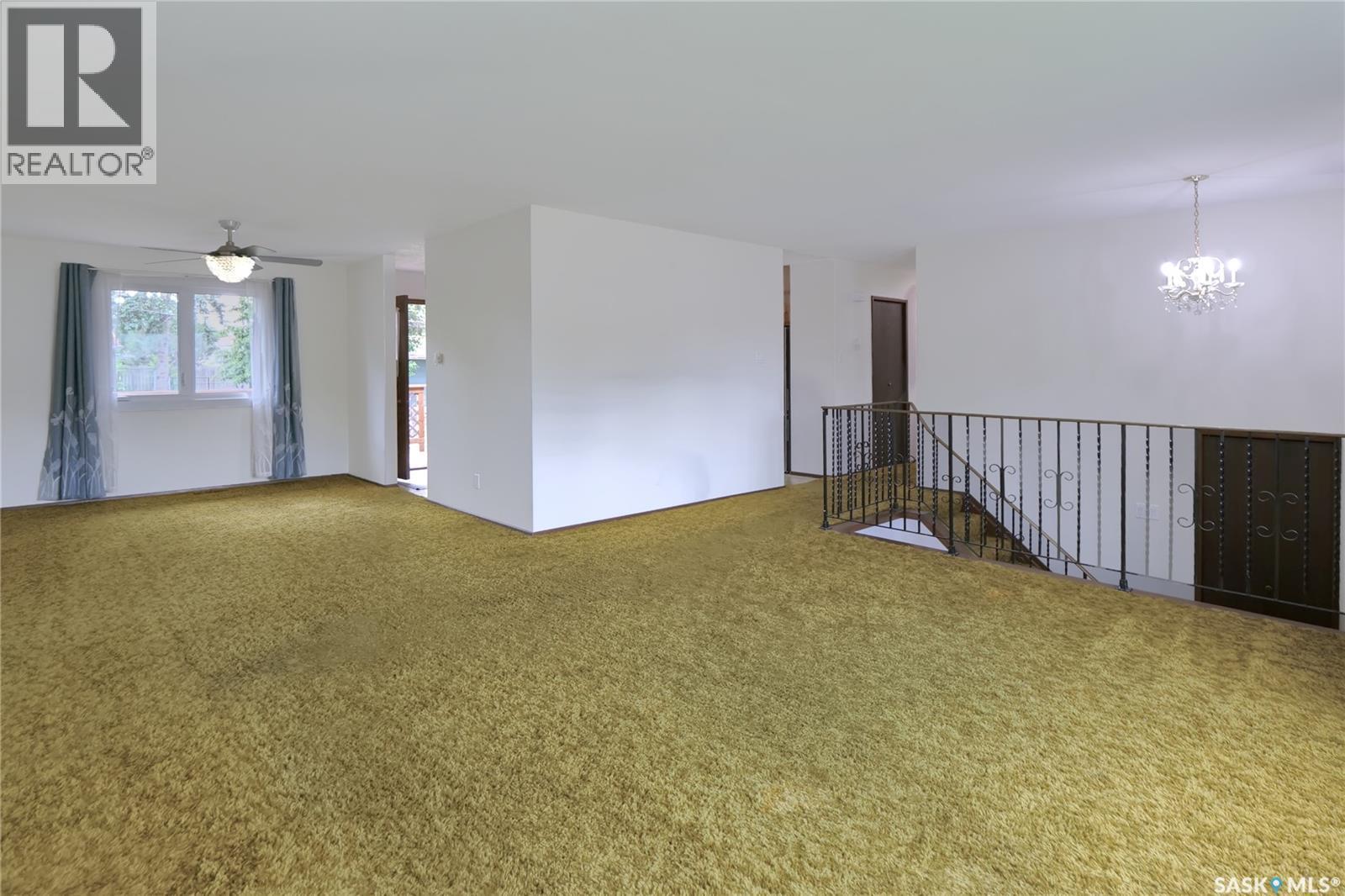 951 Grandview Street W, Moose Jaw, Saskatchewan  S6H 5M1 - Photo 3 - SK040765