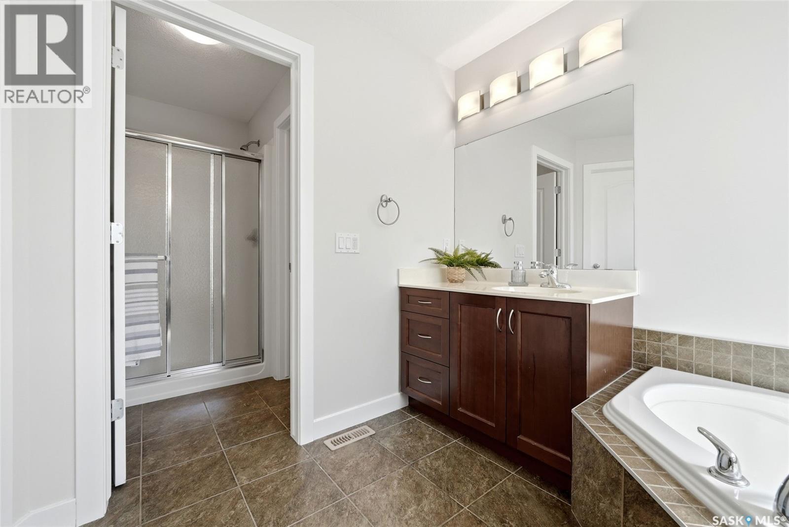 8025 Wascana Gardens Crescent, Regina, Saskatchewan  S4V 1G8 - Photo 22 - SK040560