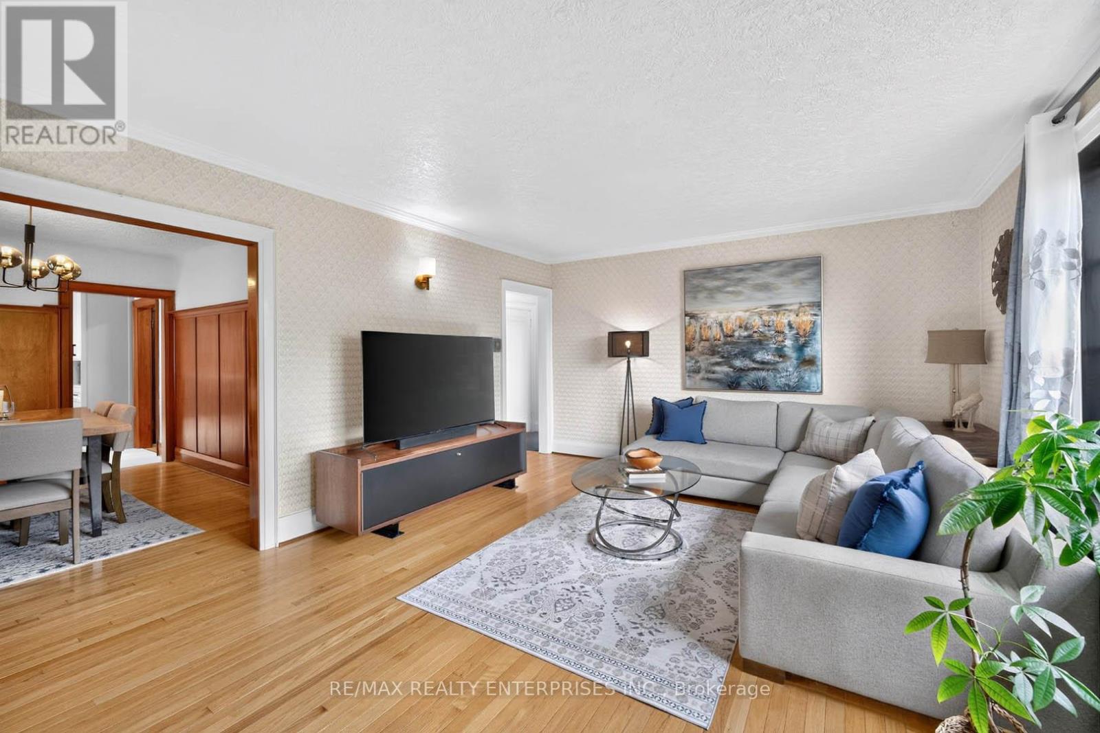 233 ROSEMOUNT AVENUE Toronto (Weston) Ontario Canada M9N3C5 5