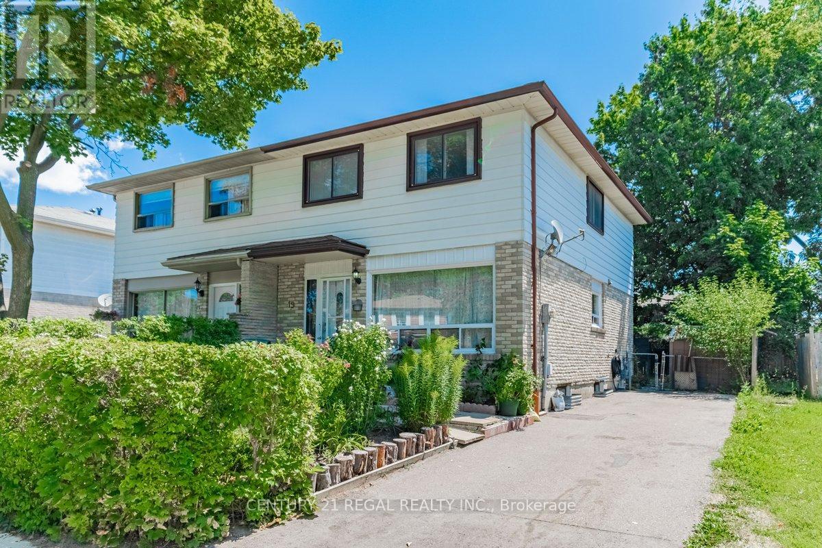 19 CARBERRY CRESCENT, Brampton, Ontario