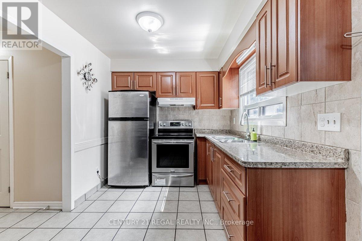 19 Carberry Crescent, Brampton, Ontario  L6V 2G1 - Photo 11 - W13493276