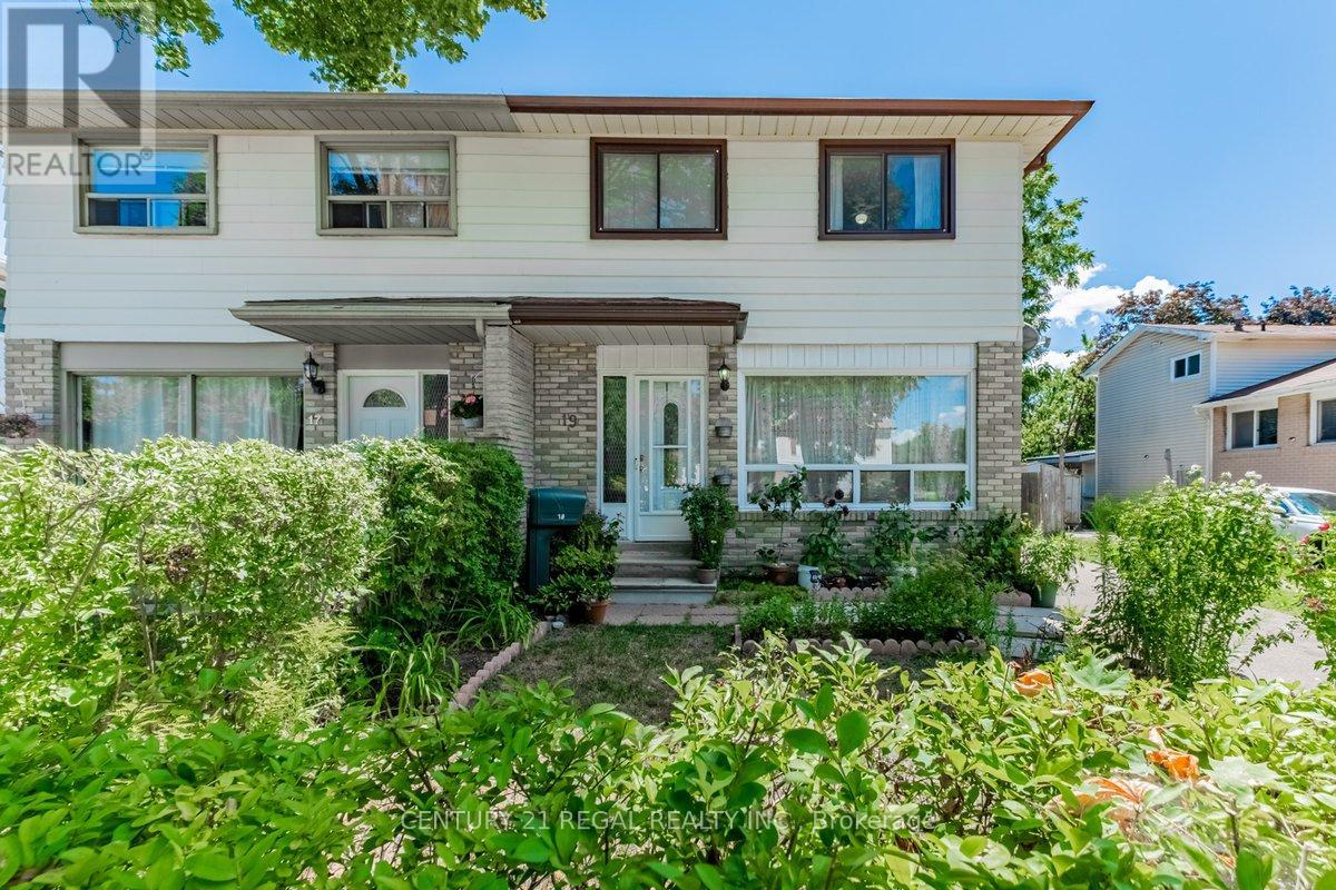 19 Carberry Crescent, Brampton, Ontario  L6V 2G1 - Photo 2 - W13493276