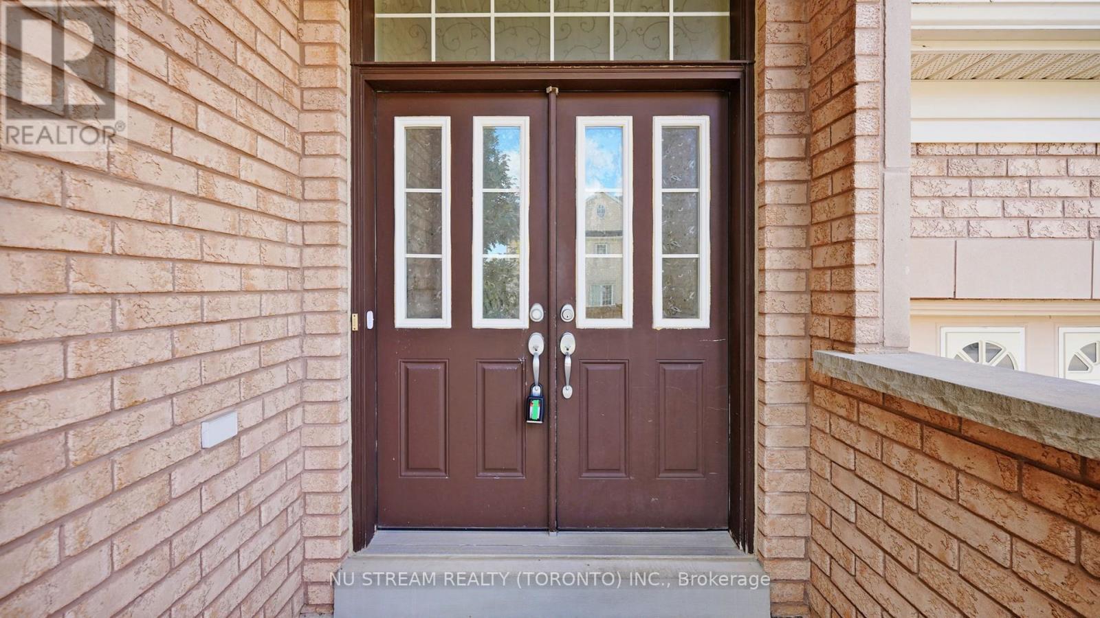 73 Serano Crescent, Richmond Hill, Ontario  L4E 0R8 - Photo 2 - N13493206