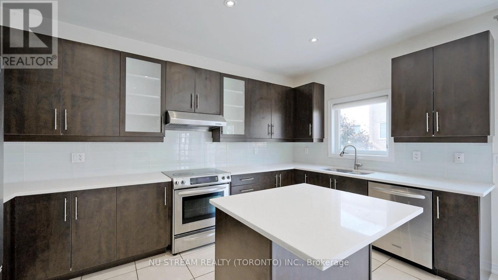 73 Serano Crescent, Richmond Hill, Ontario  L4E 0R8 - Photo 11 - N13493206
