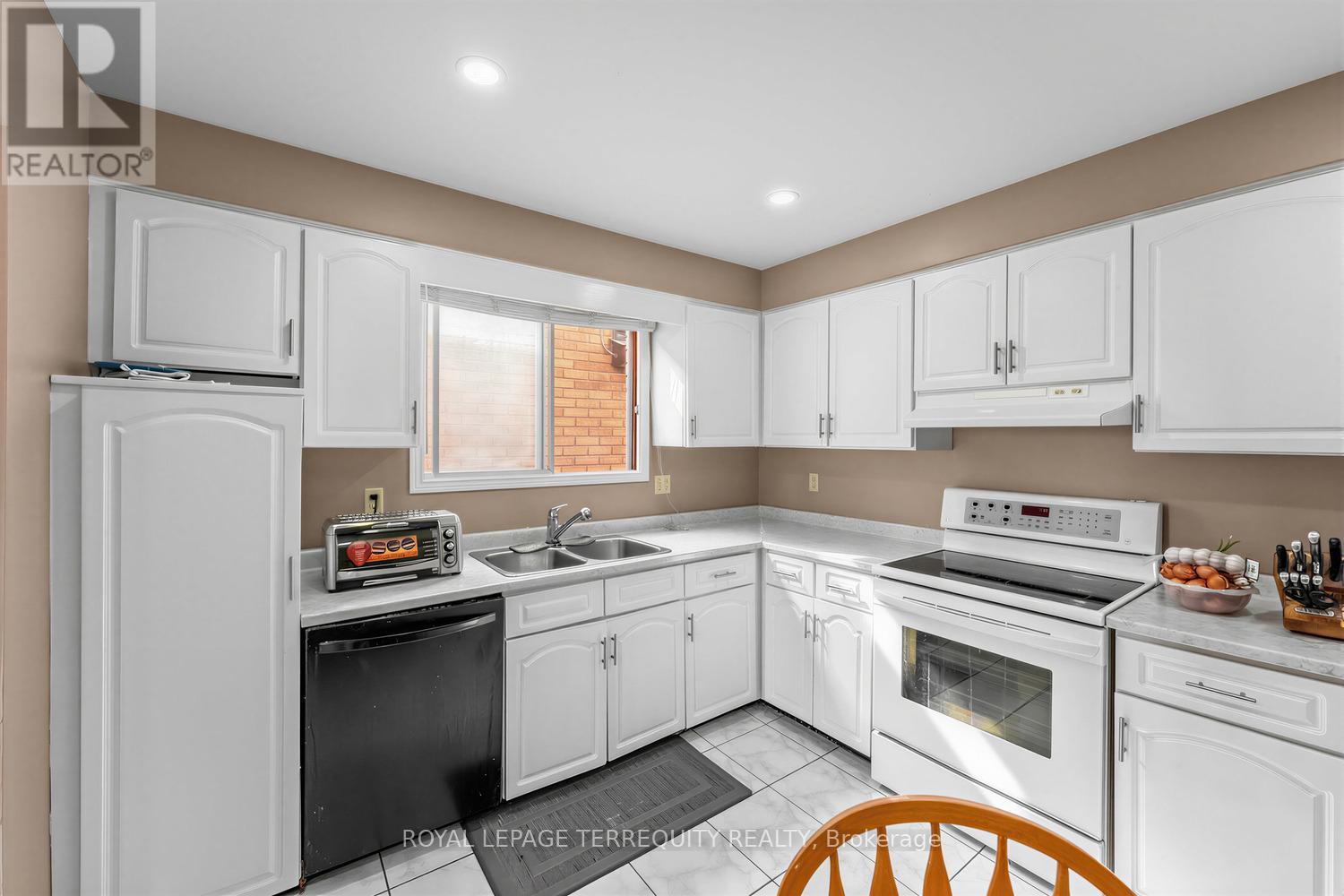 746 Limeridge Road E, Hamilton, Ontario  L8W 1A3 - Photo 2 - X13493372