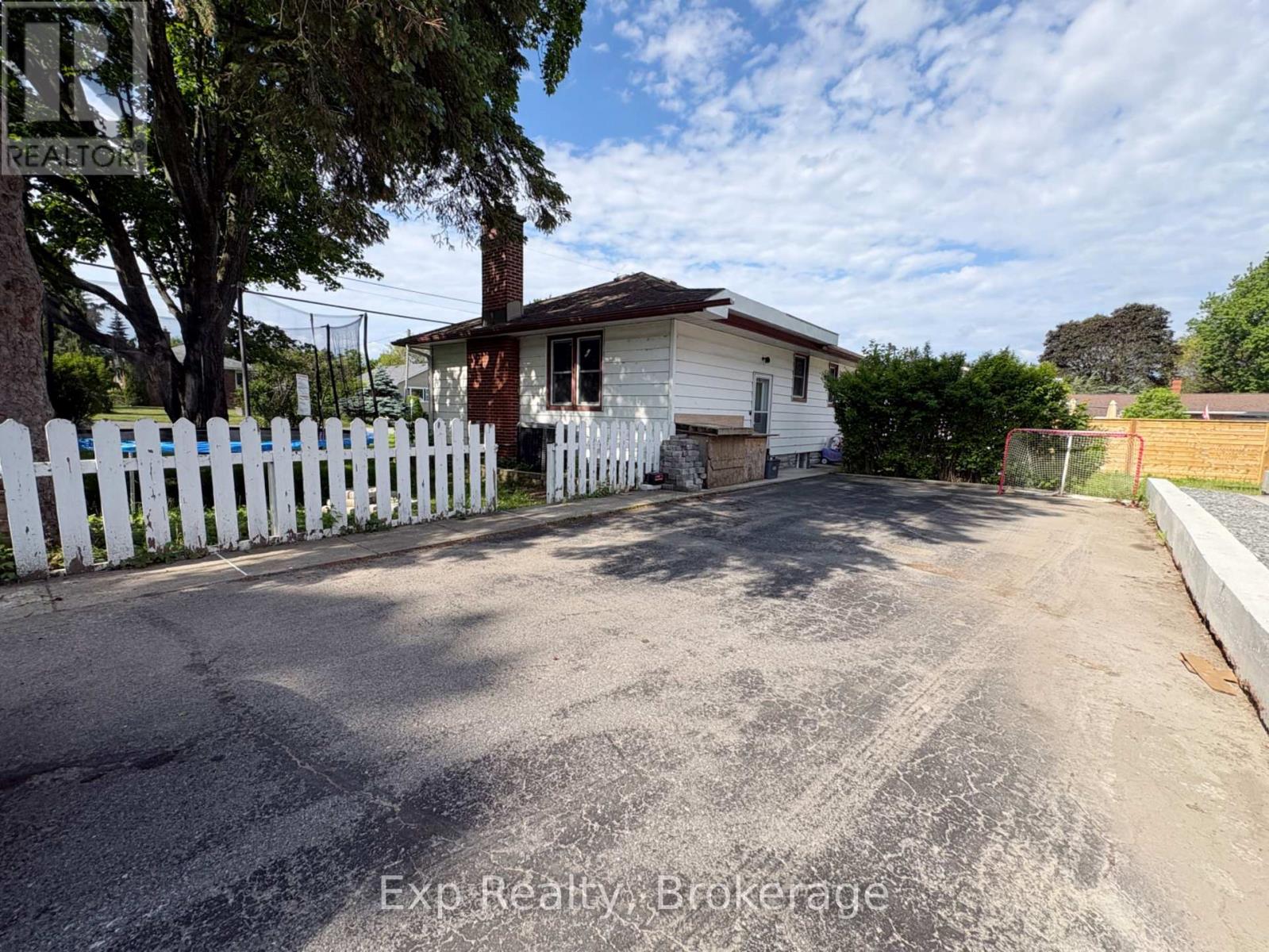 15 Redden Street, Kingston, Ontario  K7M 4K9 - Photo 2 - X13493440