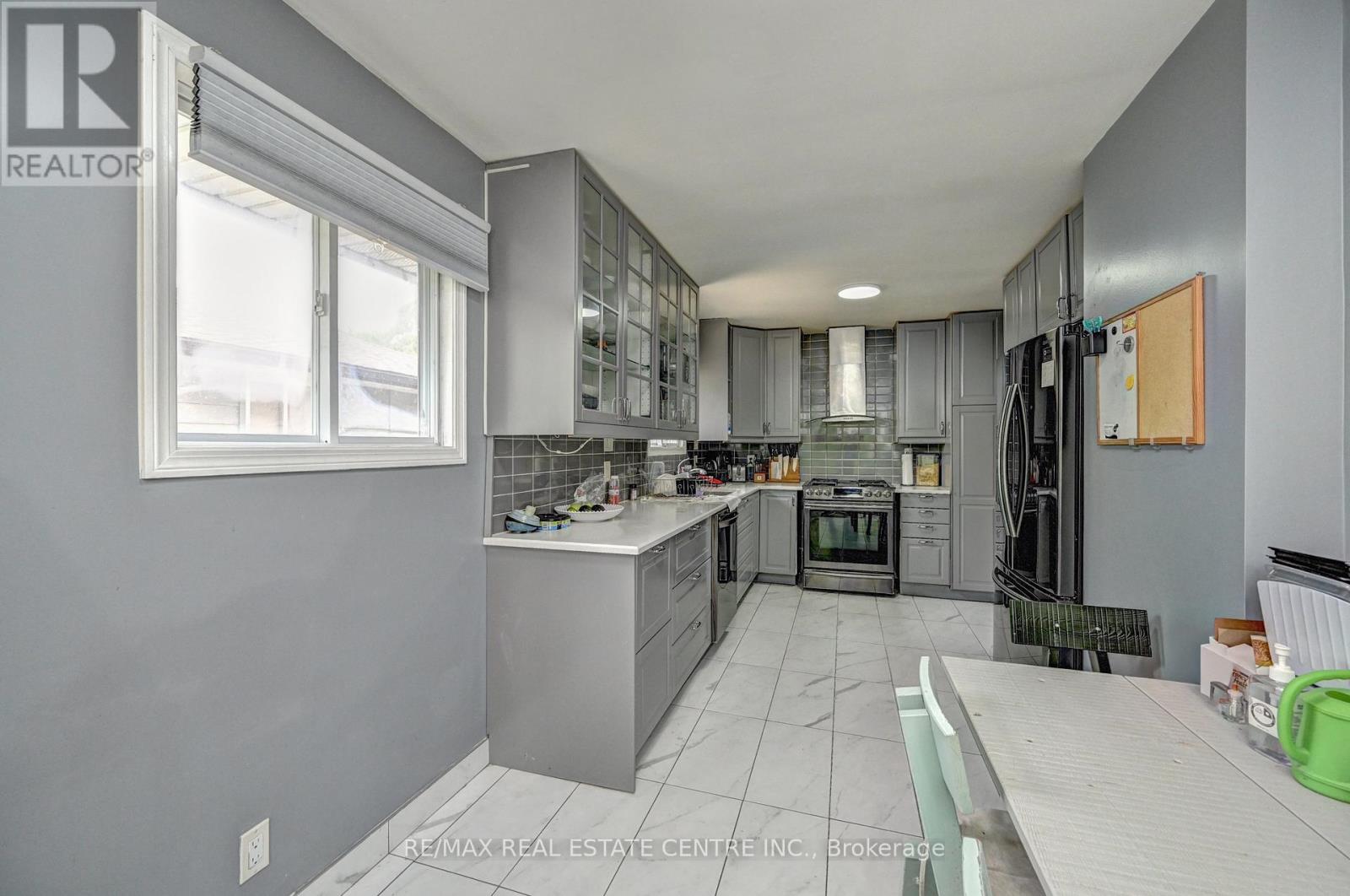 525 Fallingbrook Drive, Waterloo, Ontario  N2L 4N2 - Photo 16 - X13425842