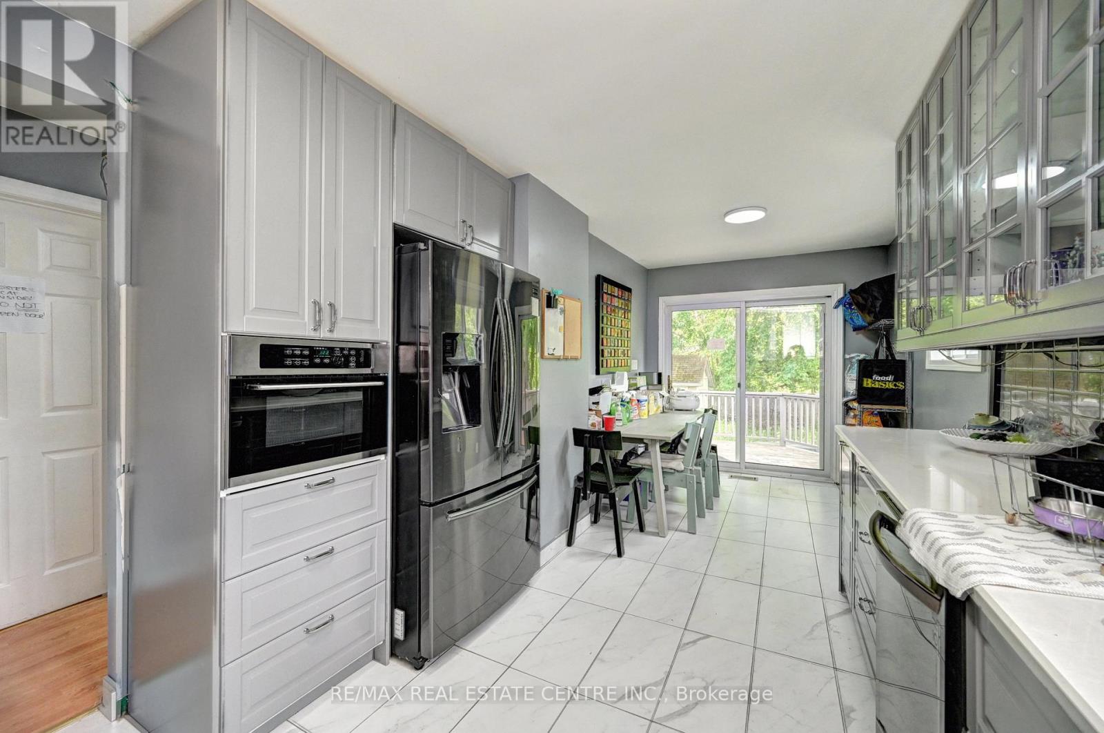 525 Fallingbrook Drive, Waterloo, Ontario  N2L 4N2 - Photo 9 - X13425842