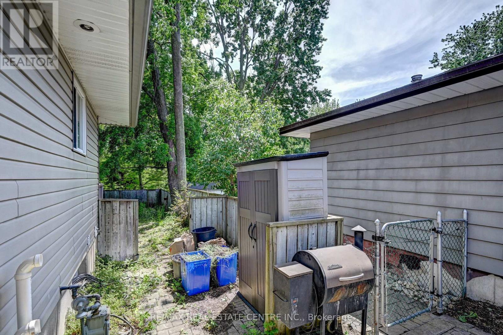 525 Fallingbrook Drive, Waterloo, Ontario  N2L 4N2 - Photo 24 - X13425842