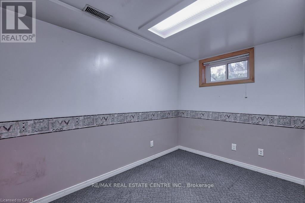 525 Fallingbrook Drive, Waterloo, Ontario  N2L 4N2 - Photo 13 - X13425842