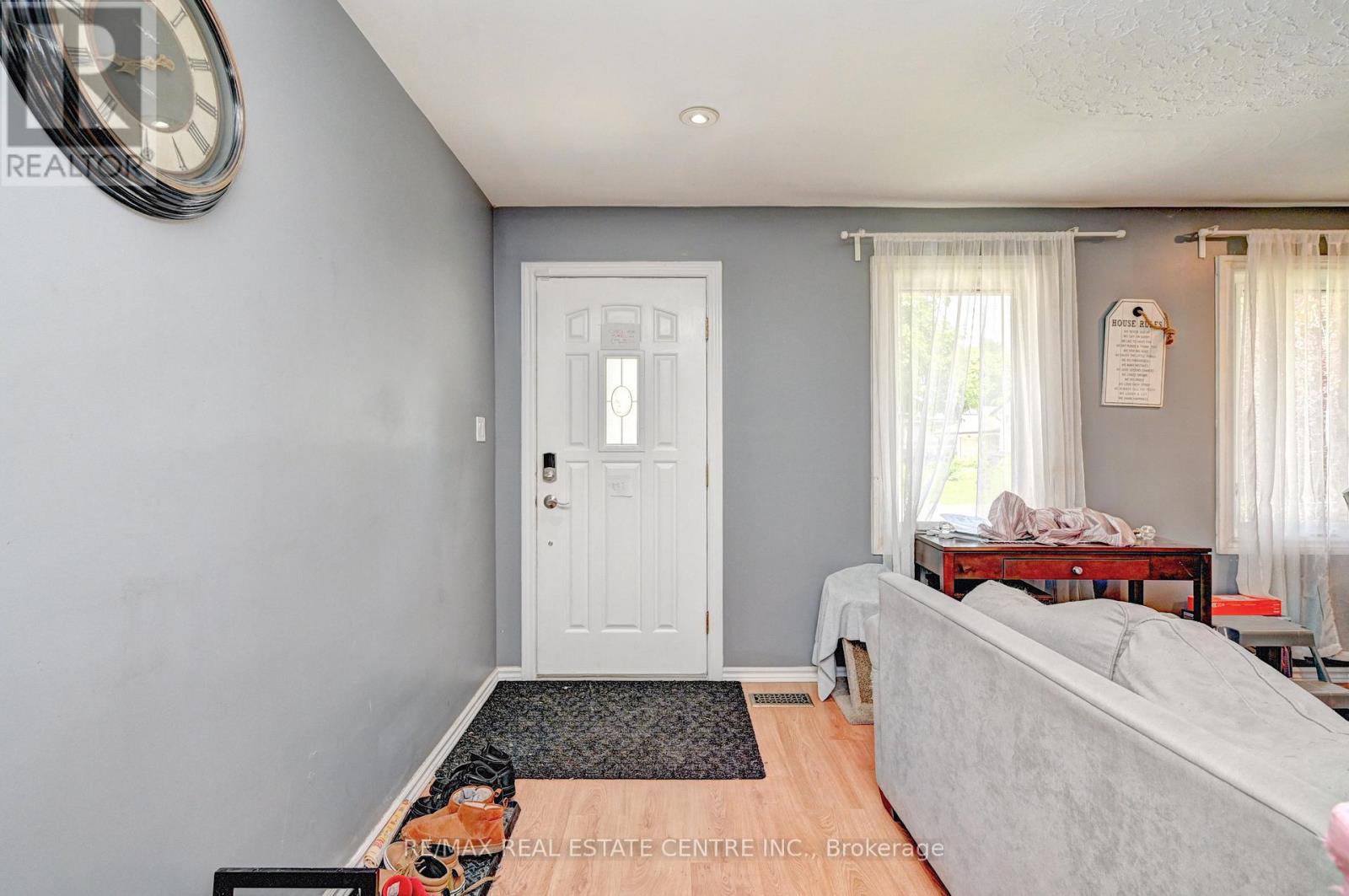 525 Fallingbrook Drive, Waterloo, Ontario  N2L 4N2 - Photo 6 - X13425842