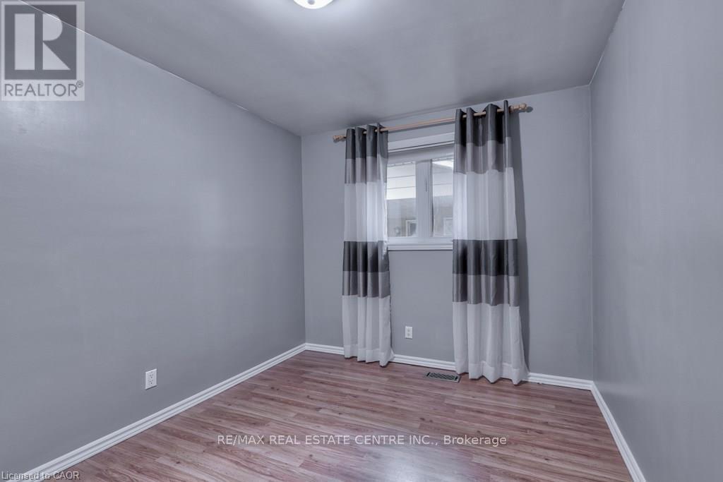 525 Fallingbrook Drive, Waterloo, Ontario  N2L 4N2 - Photo 15 - X13425842