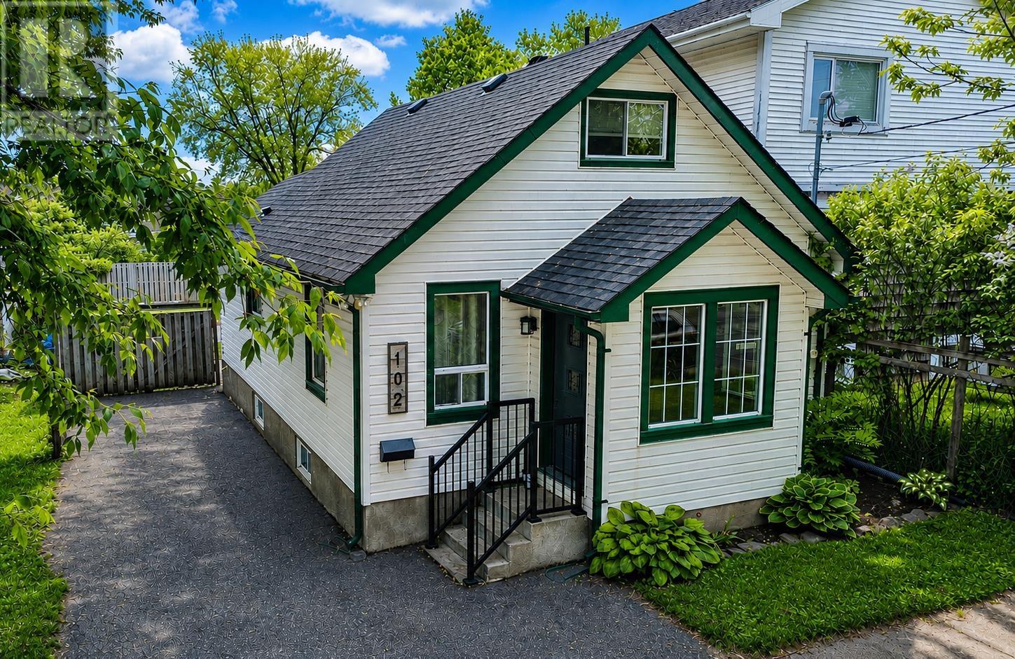 102 Kenogami AVE S, Thunder Bay, Ontario