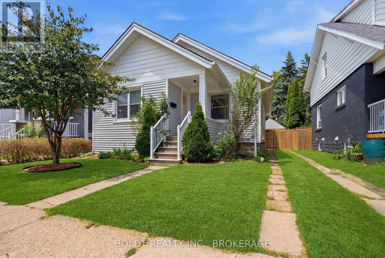 21 Albert Street, St. Catharines, Ontario  L2R 2G6 - Photo 2 - X13493628