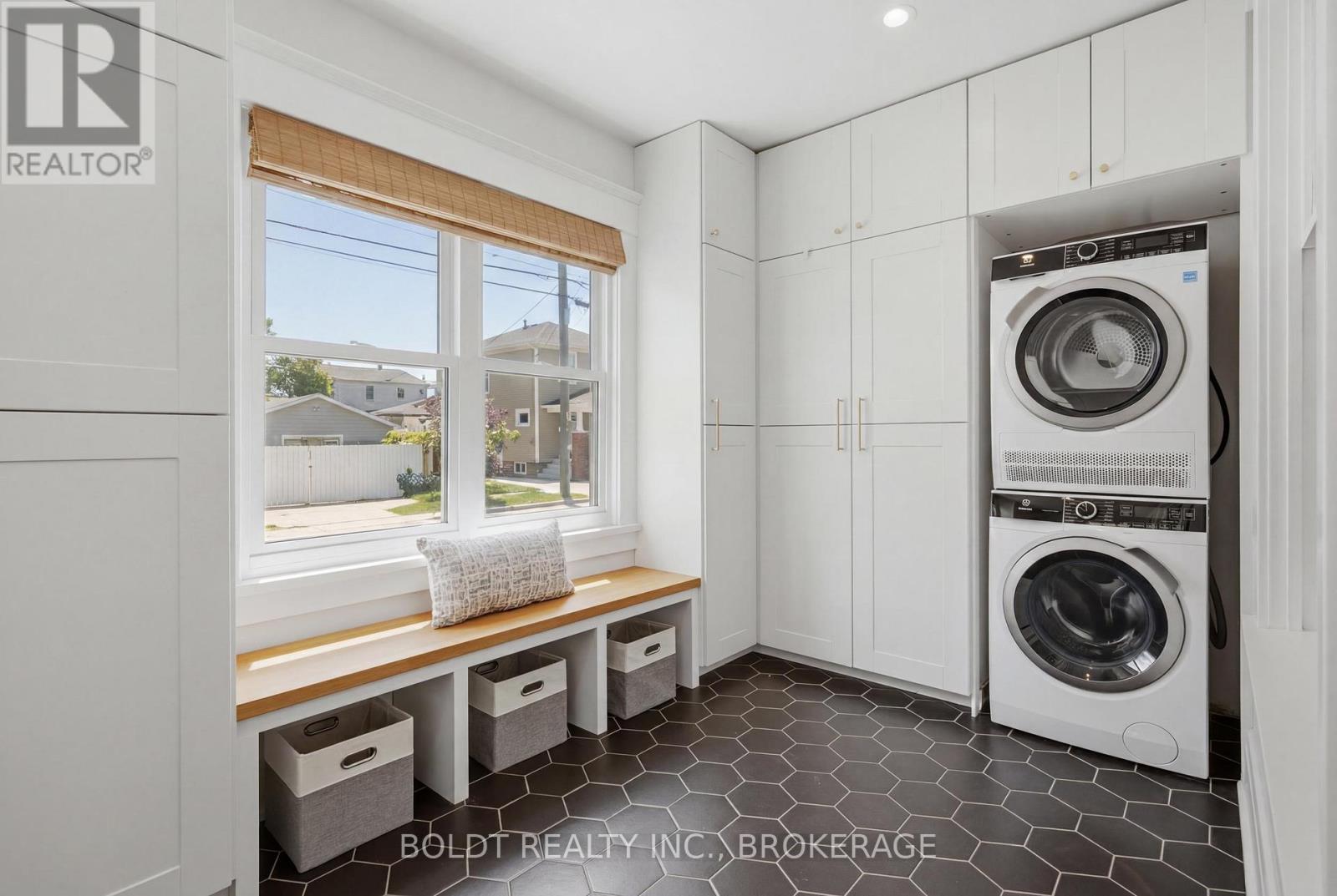 21 Albert Street, St. Catharines, Ontario  L2R 2G6 - Photo 4 - X13493628