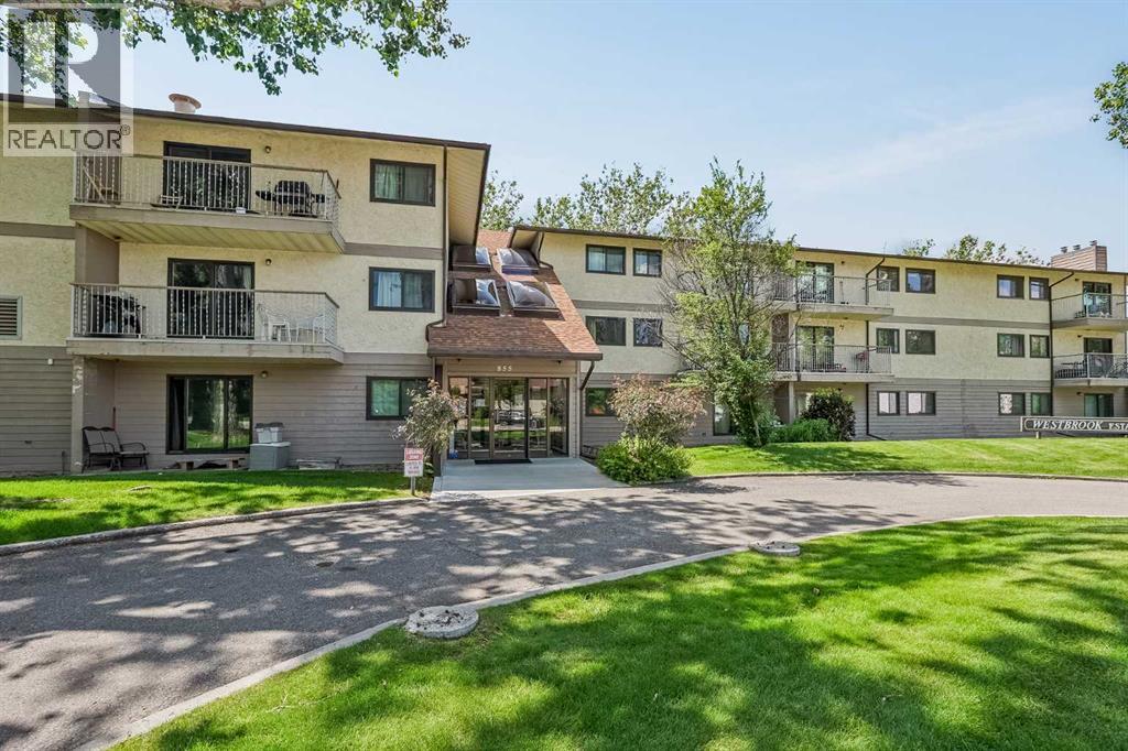 304, 855 Columbia Boulevard W, Lethbridge, Alberta  T1K 4B7 - Photo 2 - A2323645