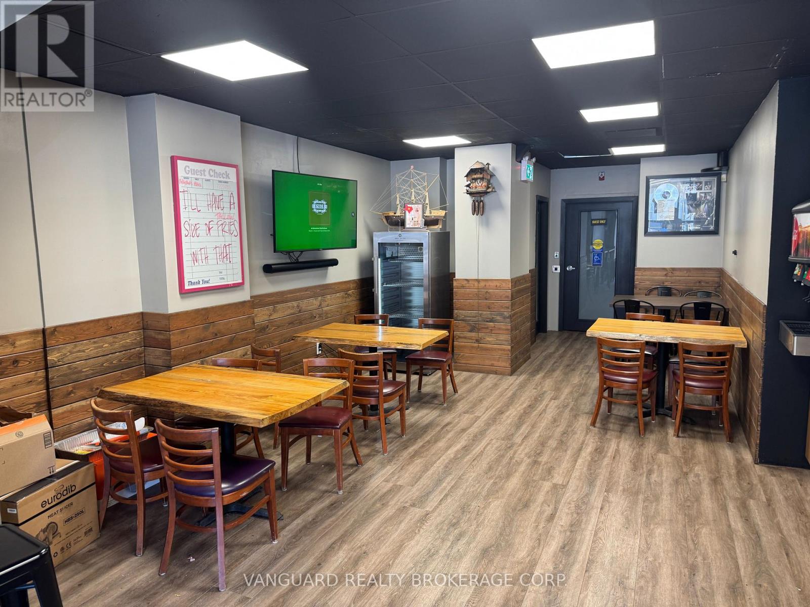 27 Dunlop Street W, Barrie, Ontario  L4N 1A1 - Photo 6 - S13207206