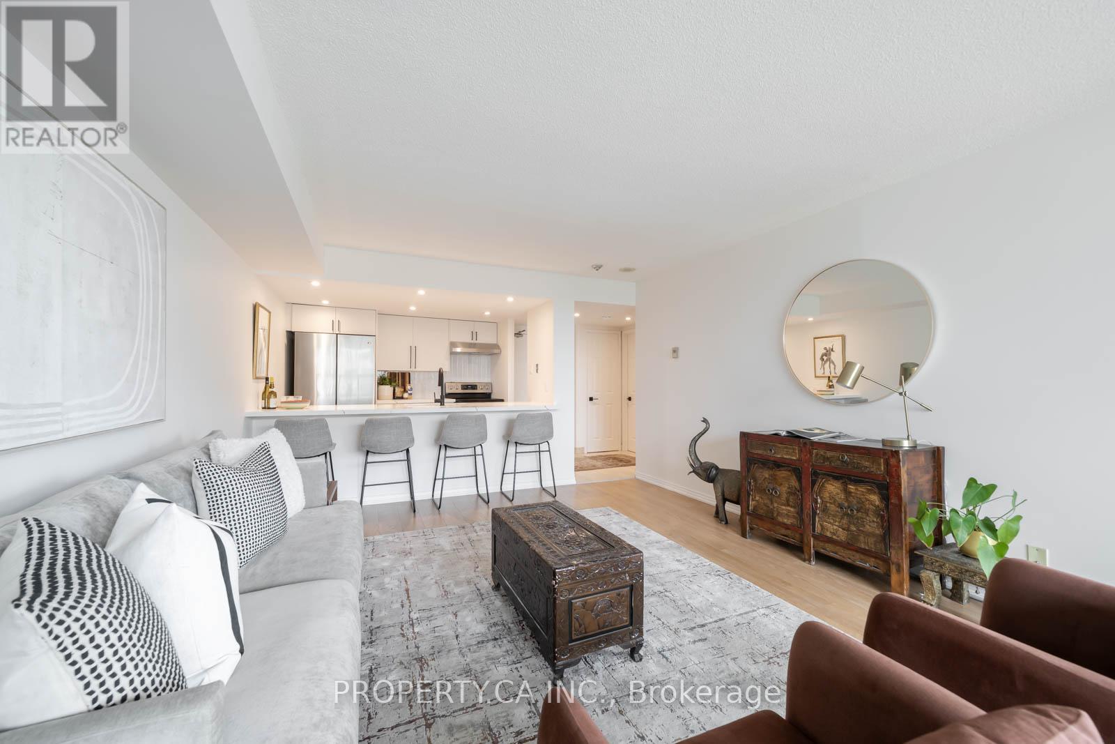 1111 - 77 HARBOUR SQUARE, Toronto, Ontario