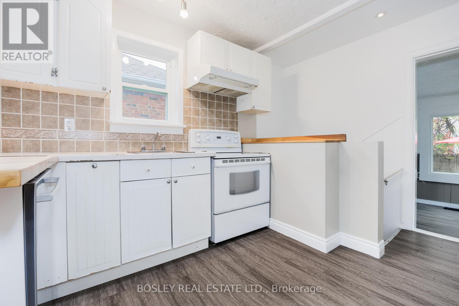 651 Cosburn Avenue, Toronto, Ontario  M4C 2V1 - Photo 10 - E13493622
