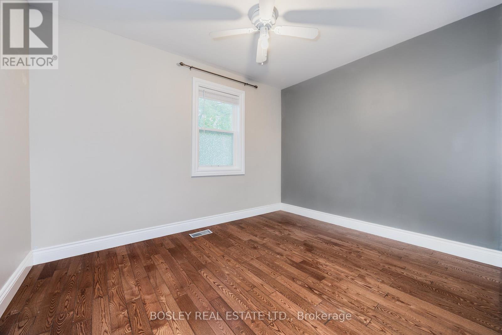 651 Cosburn Avenue, Toronto, Ontario  M4C 2V1 - Photo 12 - E13493622