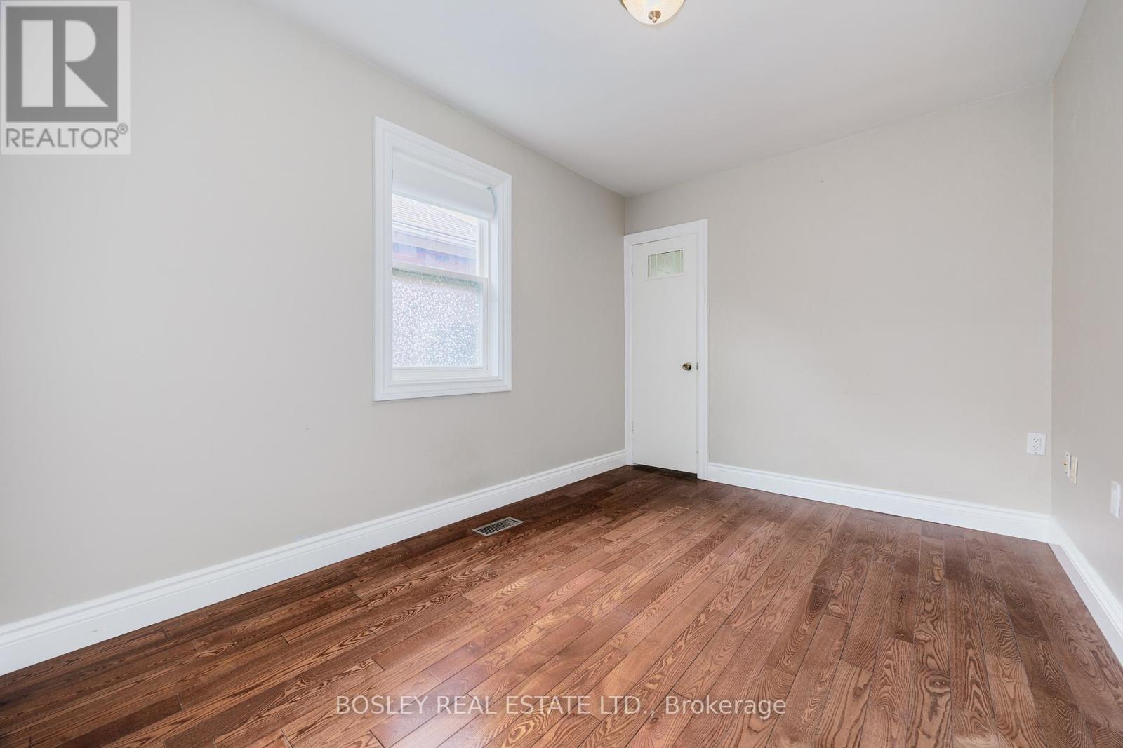 651 Cosburn Avenue, Toronto, Ontario  M4C 2V1 - Photo 13 - E13493622