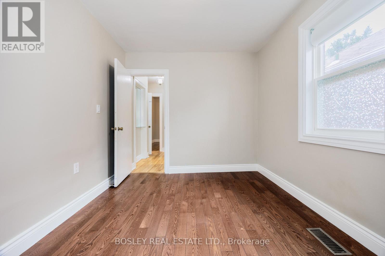 651 Cosburn Avenue, Toronto, Ontario  M4C 2V1 - Photo 14 - E13493622