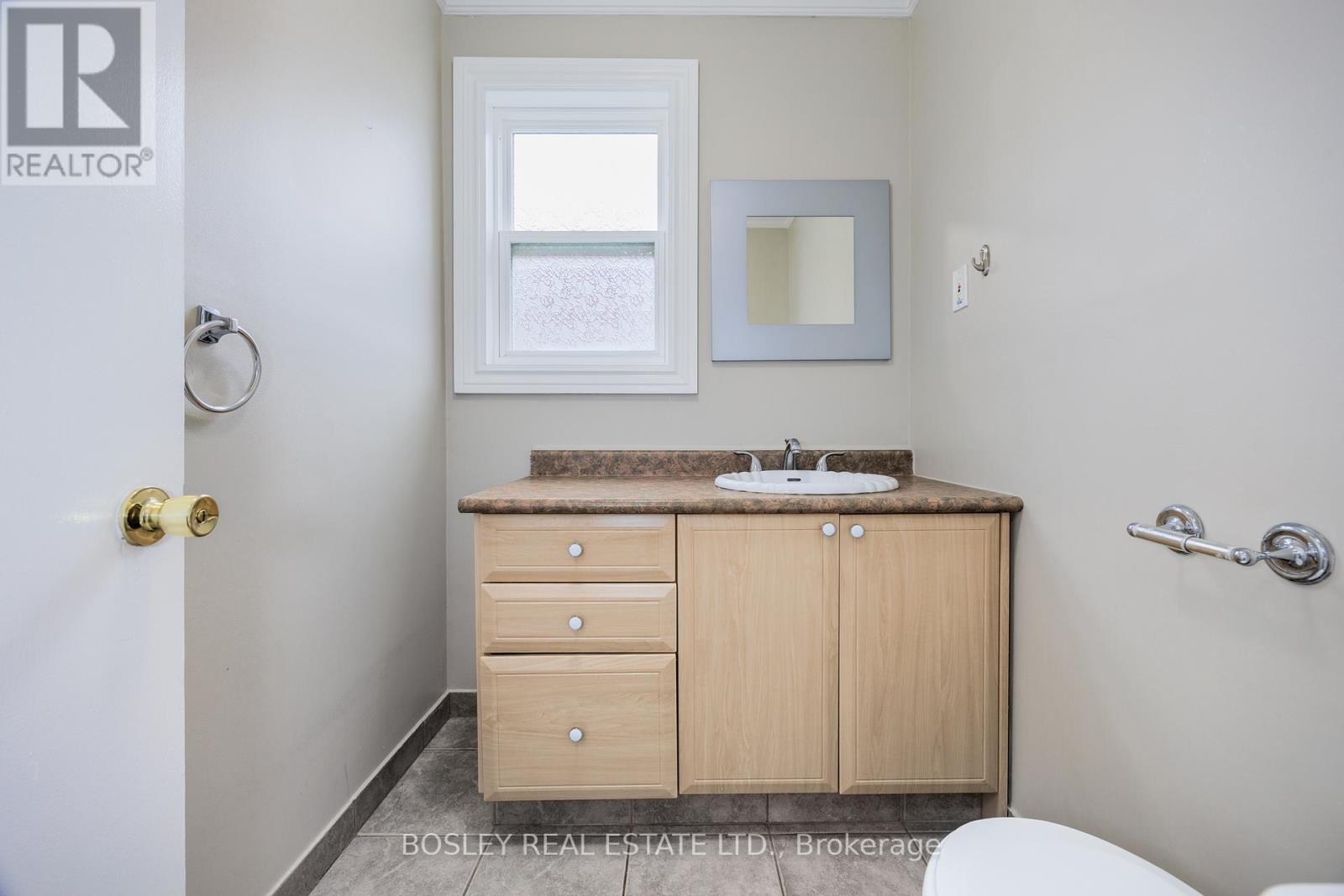 651 Cosburn Avenue, Toronto, Ontario  M4C 2V1 - Photo 15 - E13493622