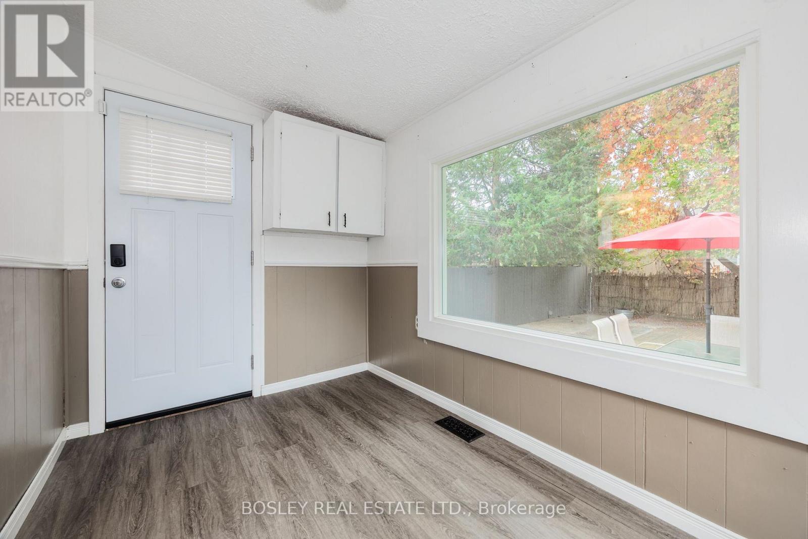 651 Cosburn Avenue, Toronto, Ontario  M4C 2V1 - Photo 17 - E13493622