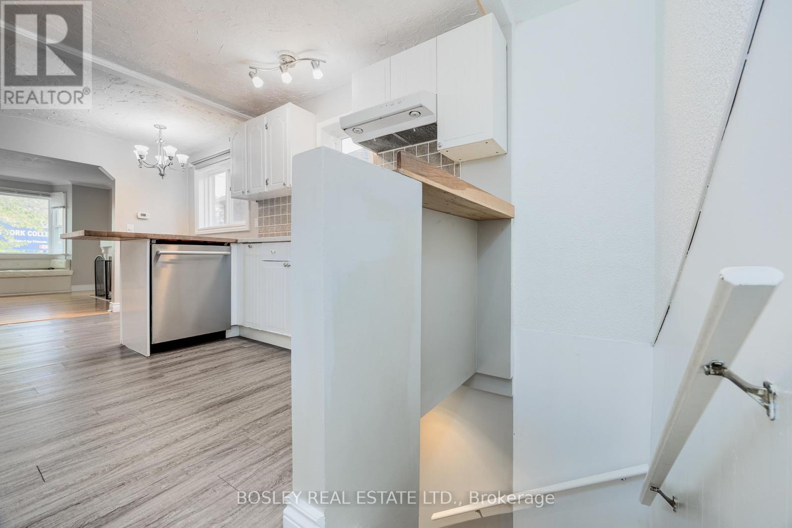 651 Cosburn Avenue, Toronto, Ontario  M4C 2V1 - Photo 18 - E13493622