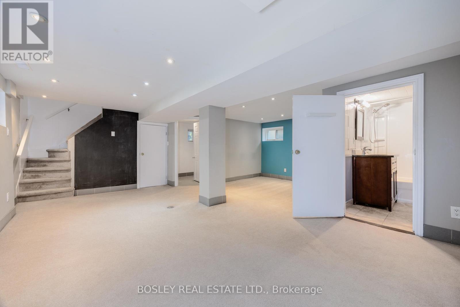 651 Cosburn Avenue, Toronto, Ontario  M4C 2V1 - Photo 19 - E13493622