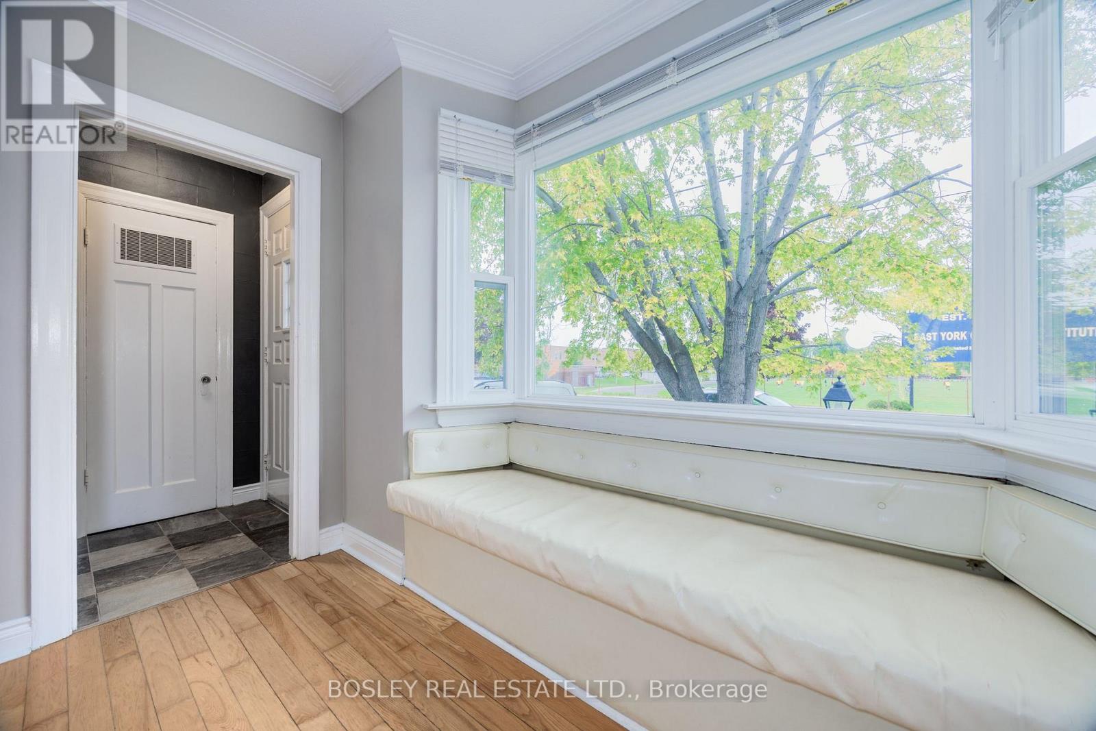 651 Cosburn Avenue, Toronto, Ontario  M4C 2V1 - Photo 3 - E13493622