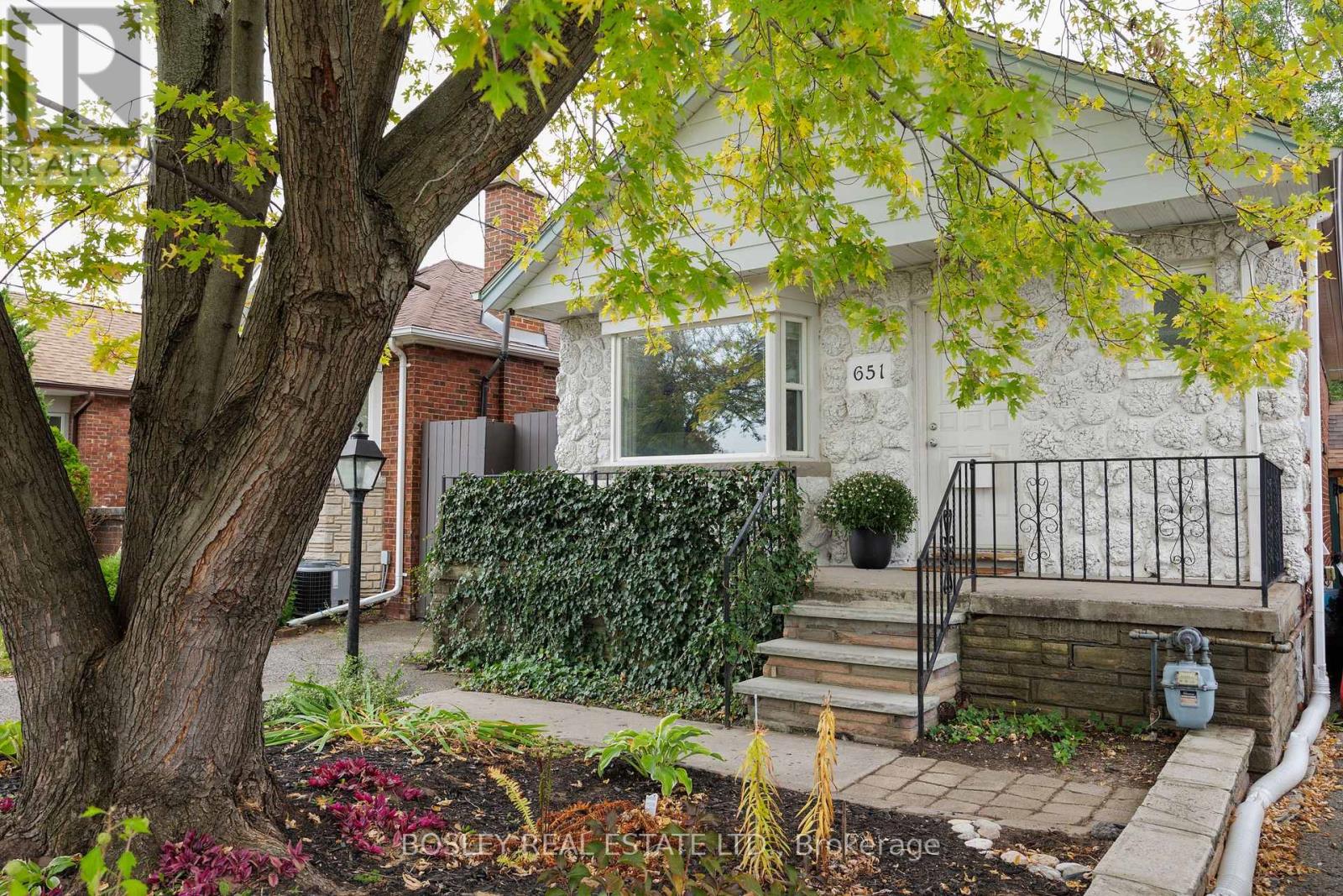 651 Cosburn Avenue, Toronto, Ontario  M4C 2V1 - Photo 30 - E13493622