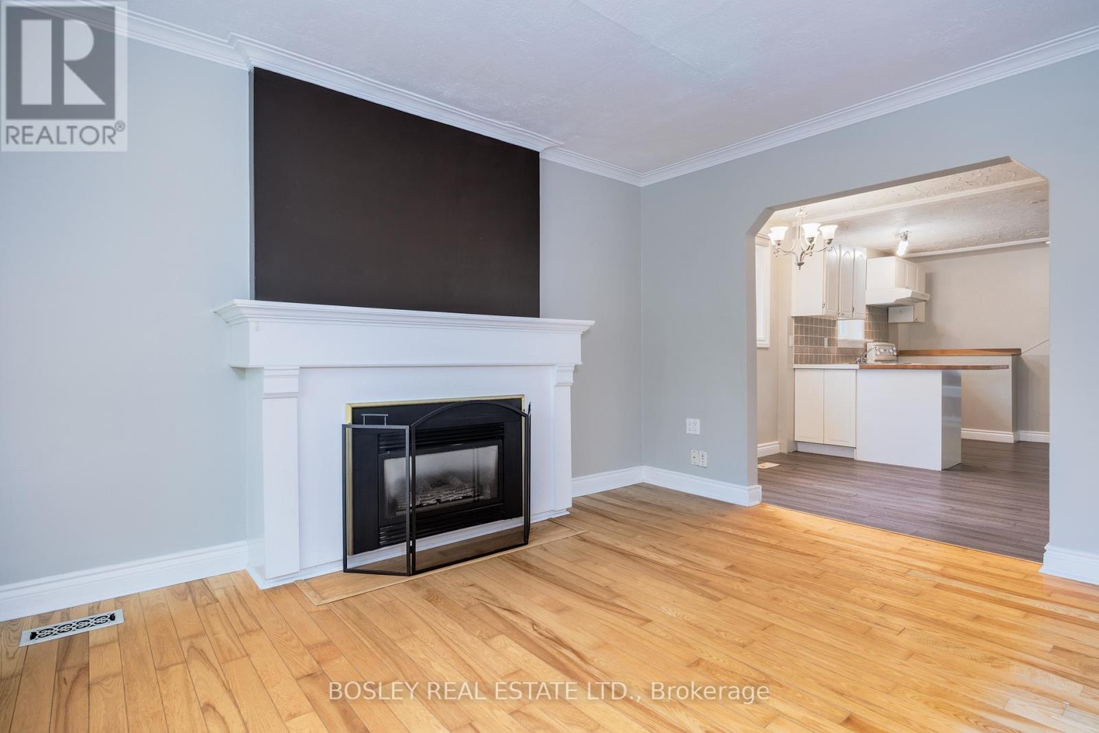 651 Cosburn Avenue, Toronto, Ontario  M4C 2V1 - Photo 5 - E13493622