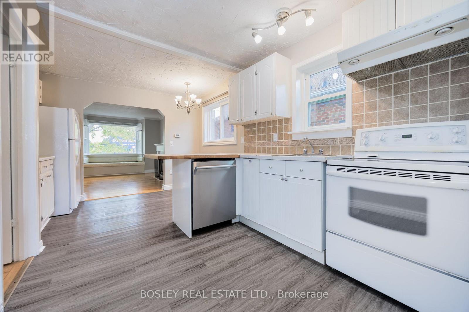 651 Cosburn Avenue, Toronto, Ontario  M4C 2V1 - Photo 6 - E13493622