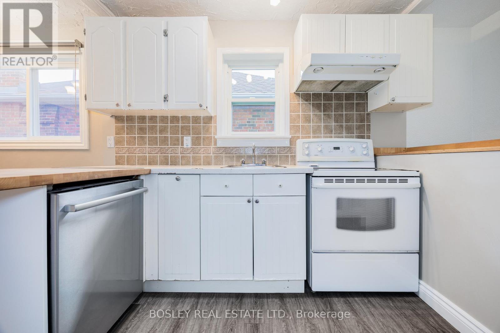 651 Cosburn Avenue, Toronto, Ontario  M4C 2V1 - Photo 7 - E13493622