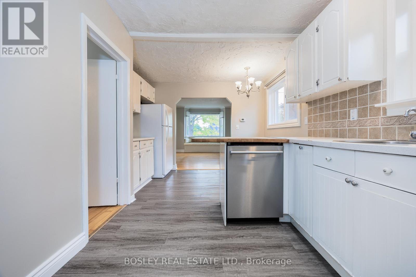 651 Cosburn Avenue, Toronto, Ontario  M4C 2V1 - Photo 8 - E13493622