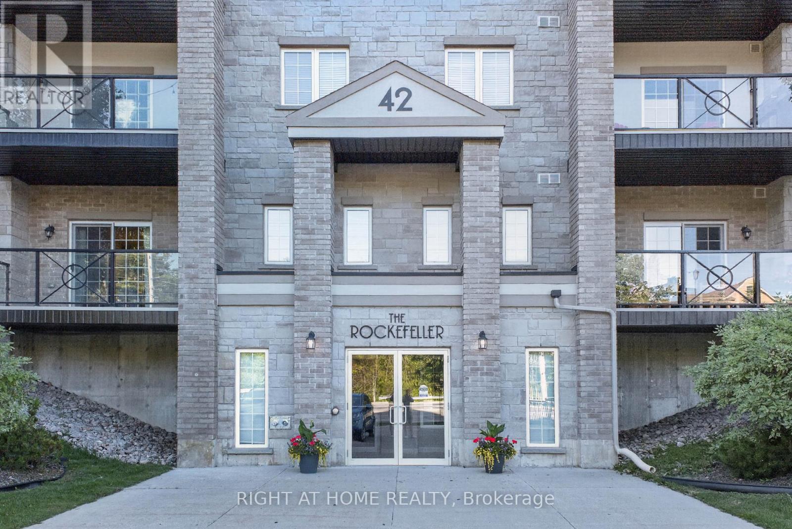 111 - 42 FERNDALE DRIVE S, Barrie, Ontario
