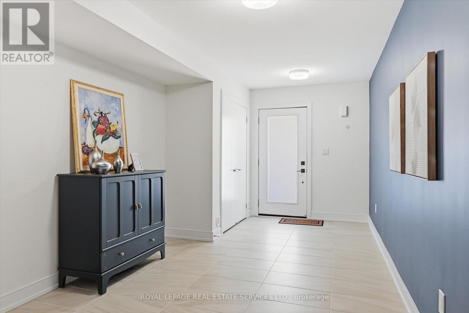 1403 Clarriage Court, Milton, Ontario  L9E 1L6 - Photo 5 - W13493382