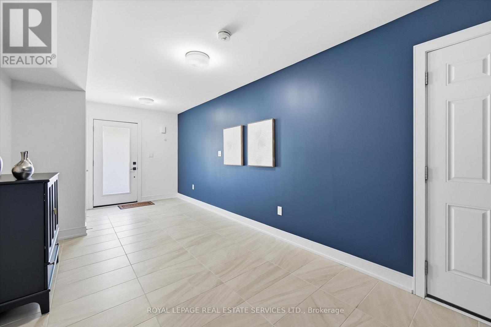 1403 Clarriage Court, Milton, Ontario  L9E 1L6 - Photo 6 - W13493382