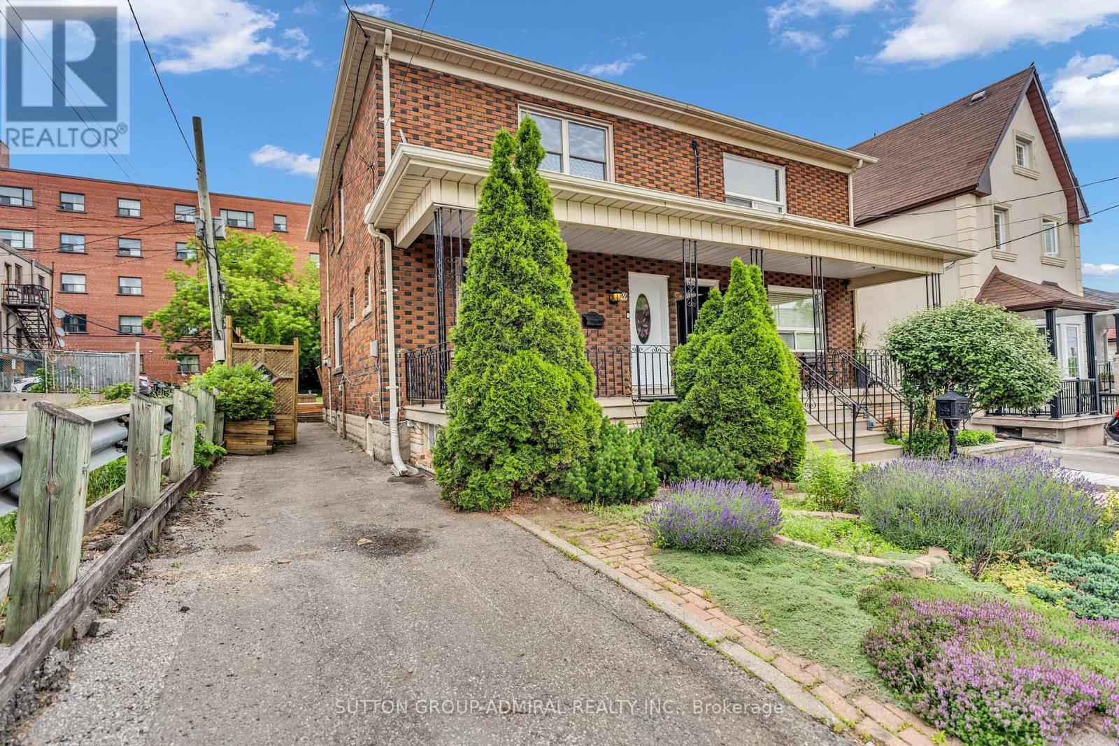 569 Nairn Avenue, Toronto, Ontario  L5N 4P6 - Photo 2 - W13493468