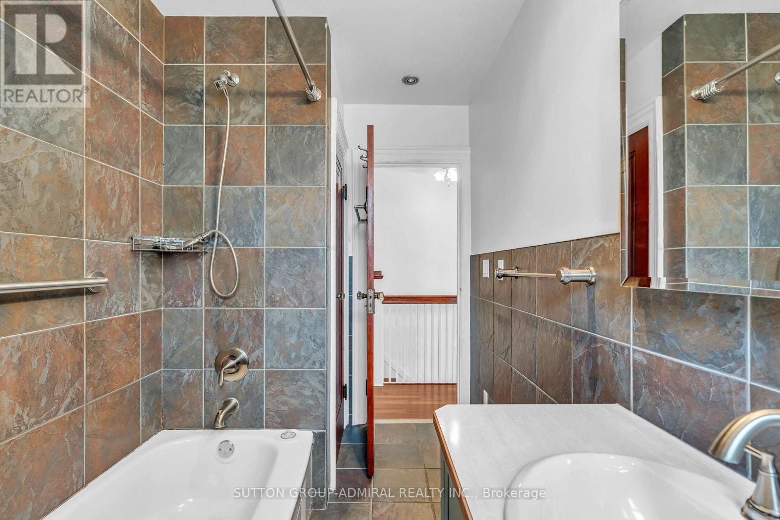 569 Nairn Avenue, Toronto, Ontario  L5N 4P6 - Photo 20 - W13493468