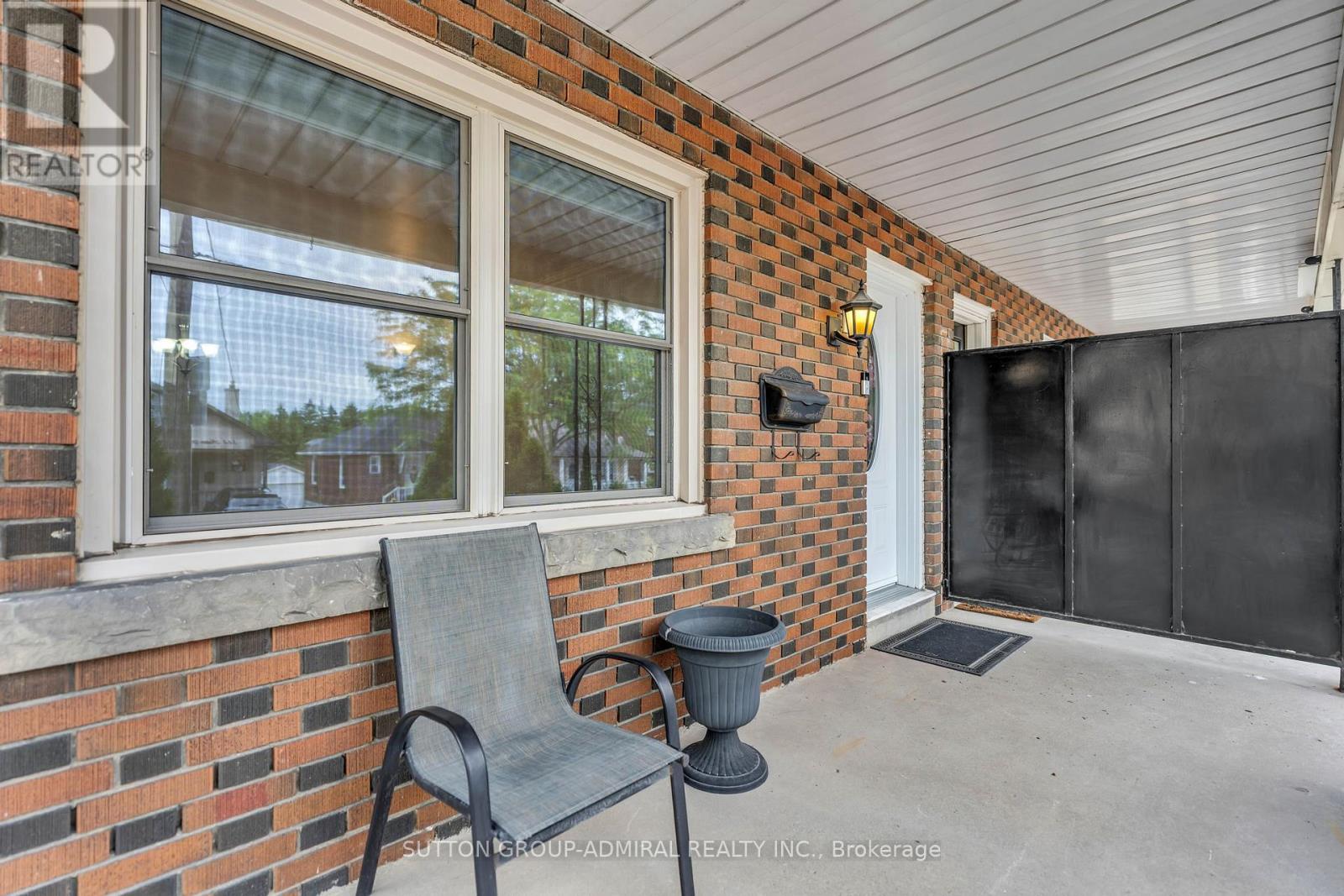 569 Nairn Avenue, Toronto, Ontario  L5N 4P6 - Photo 4 - W13493468