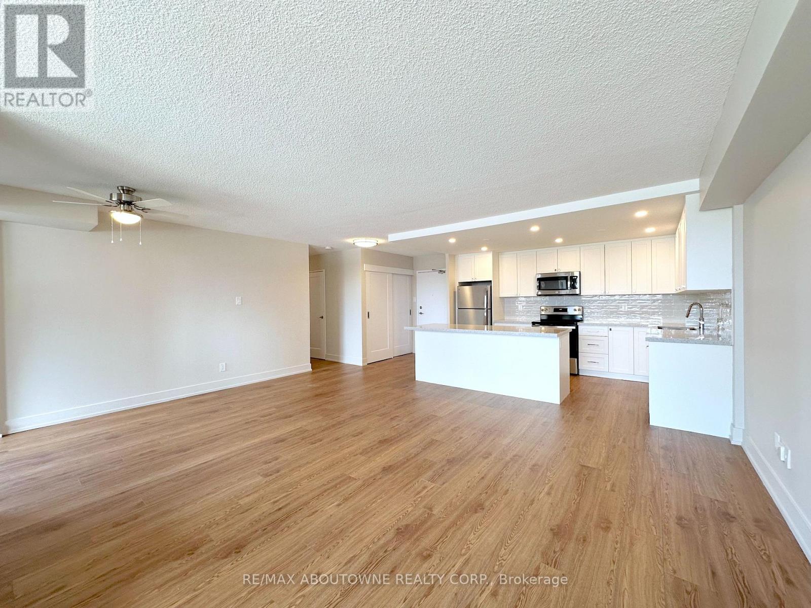 916 - 165 La Rose Avenue, Toronto, Ontario  M9P 3S9 - Photo 2 - W13493496