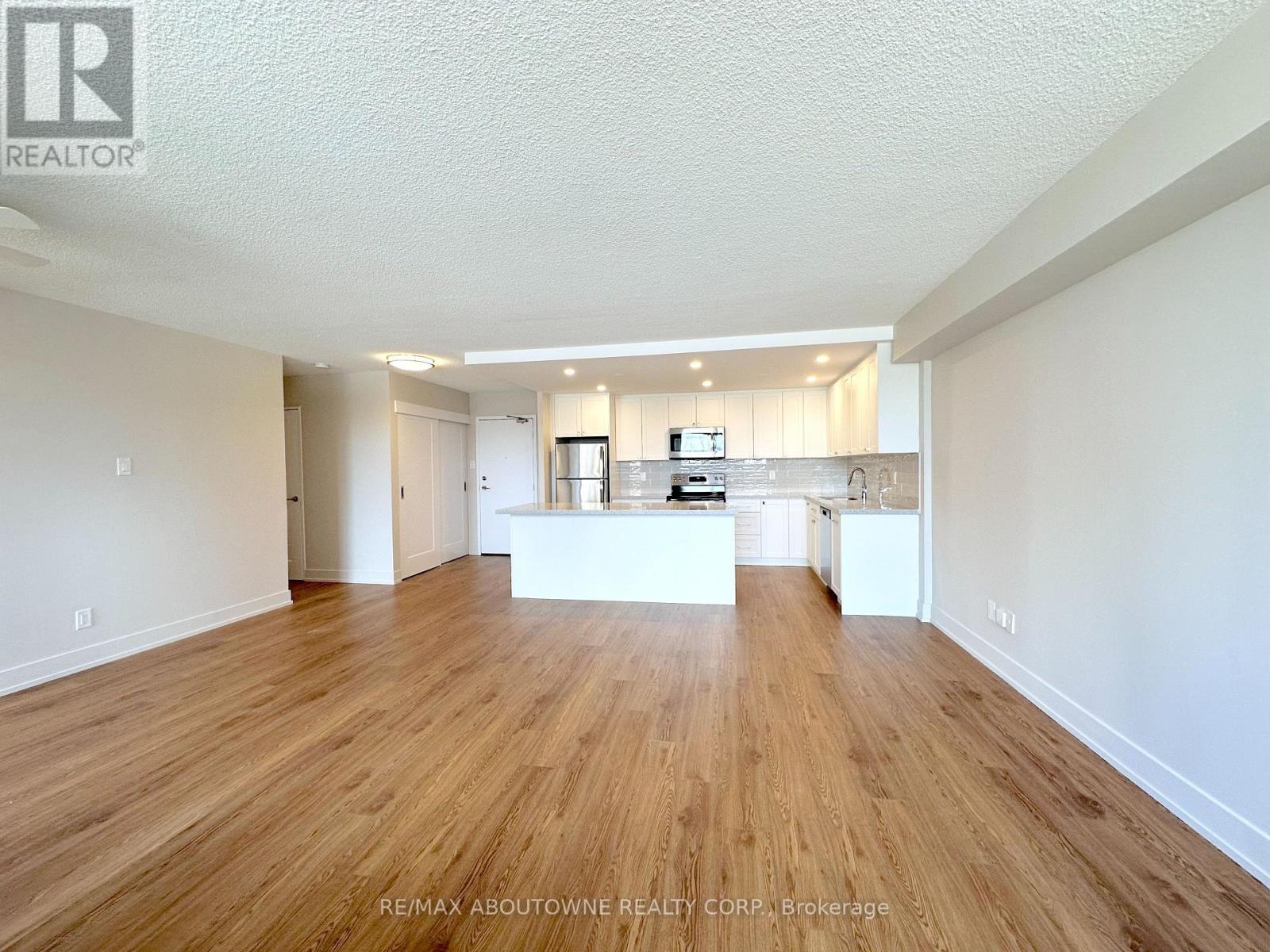 916 - 165 La Rose Avenue, Toronto, Ontario  M9P 3S9 - Photo 3 - W13493496