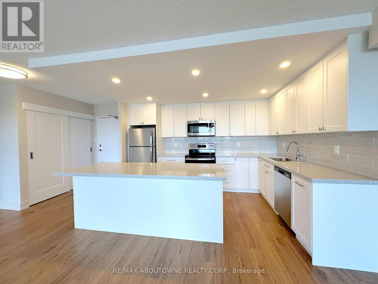 916 - 165 La Rose Avenue, Toronto, Ontario  M9P 3S9 - Photo 4 - W13493496