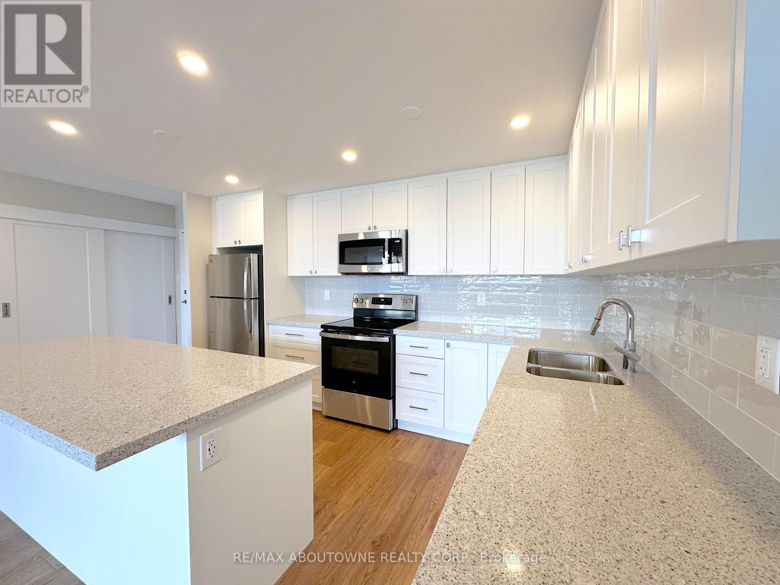 916 - 165 La Rose Avenue, Toronto, Ontario  M9P 3S9 - Photo 5 - W13493496
