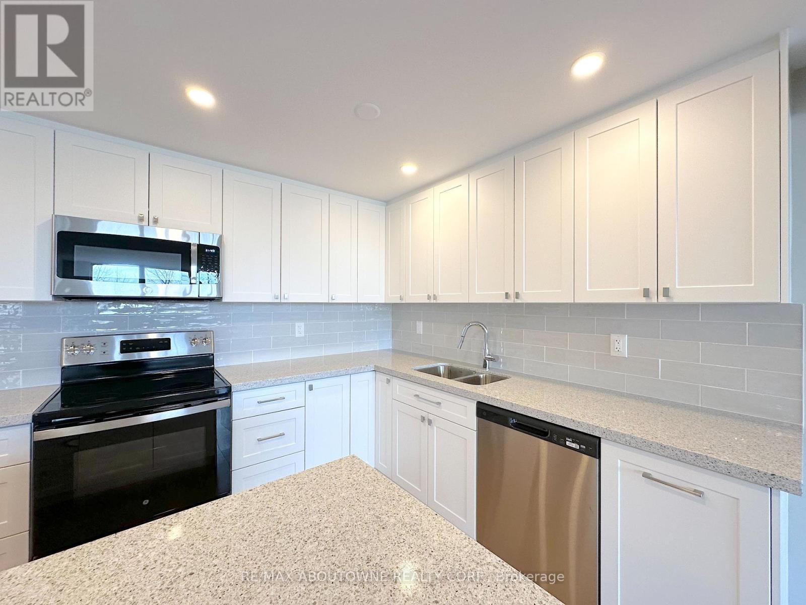 916 - 165 La Rose Avenue, Toronto, Ontario  M9P 3S9 - Photo 6 - W13493496