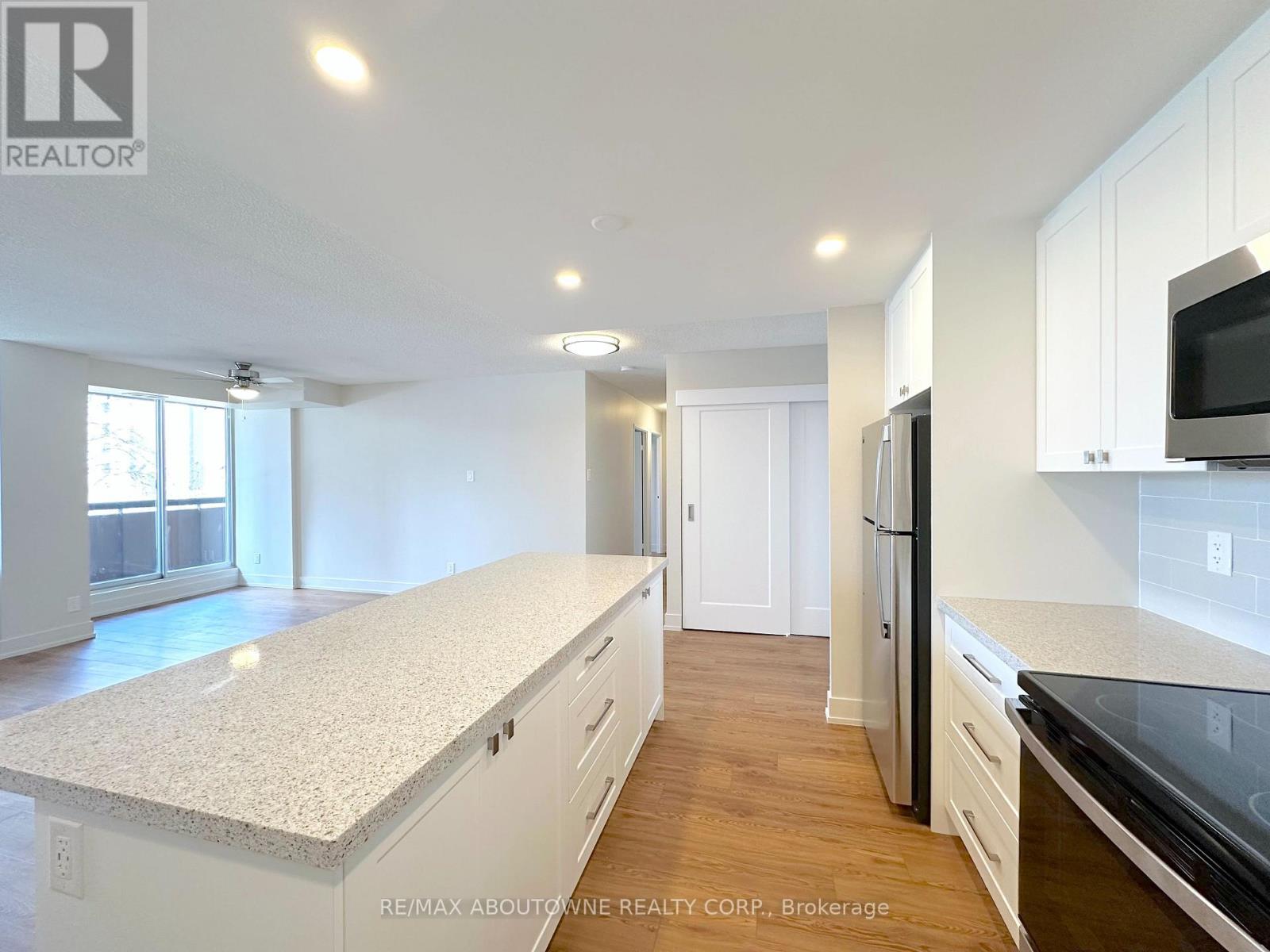 916 - 165 La Rose Avenue, Toronto, Ontario  M9P 3S9 - Photo 8 - W13493496