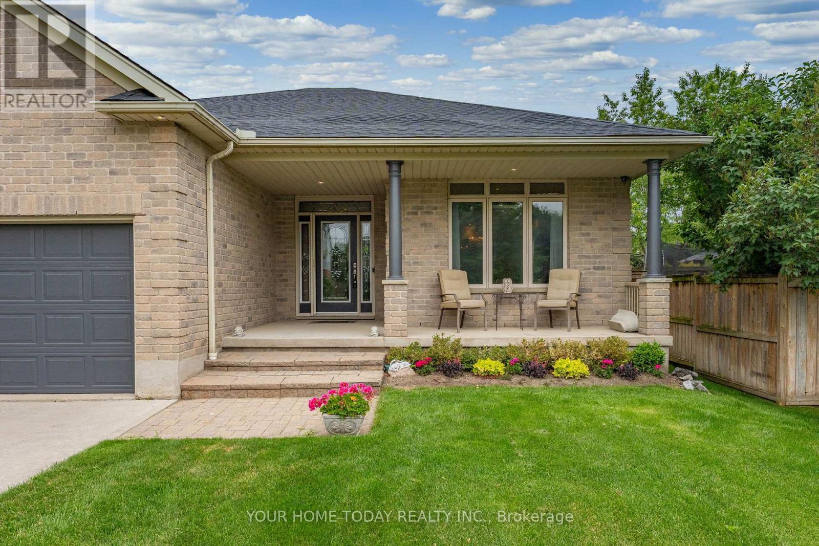 37 Dawkins Crescent, Halton Hills, Ontario  L7J 2Z5 - Photo 2 - W13493562