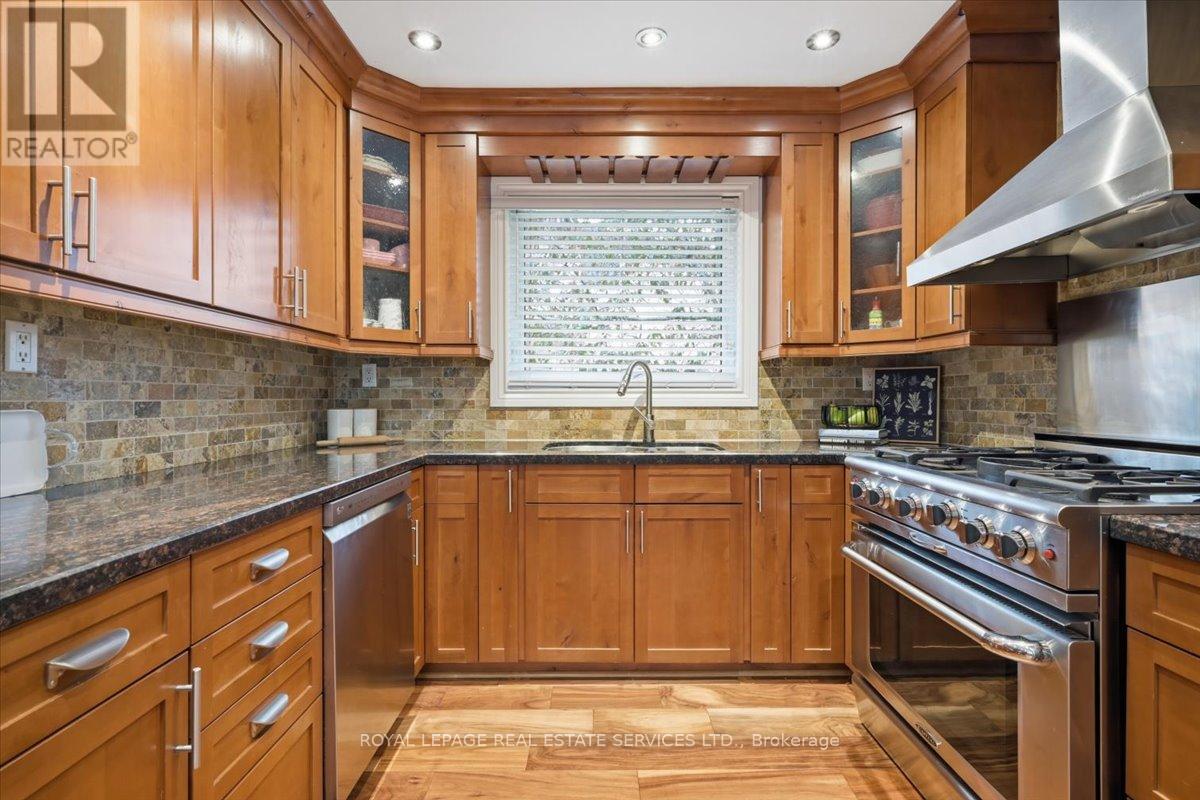 2035 Pen Street, Oakville, Ontario  L6H 3L2 - Photo 16 - W13493610
